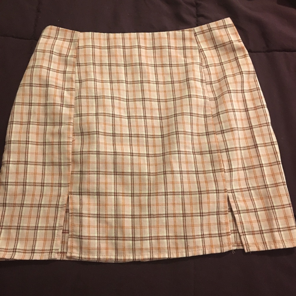 Gently Worn Women’s/Junior’s Plaid Print Skirt! Size: Small